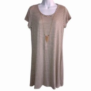 🔴 4/$15 Forever Rose striped ss dress with attached necklace in size Jrs XL NWT